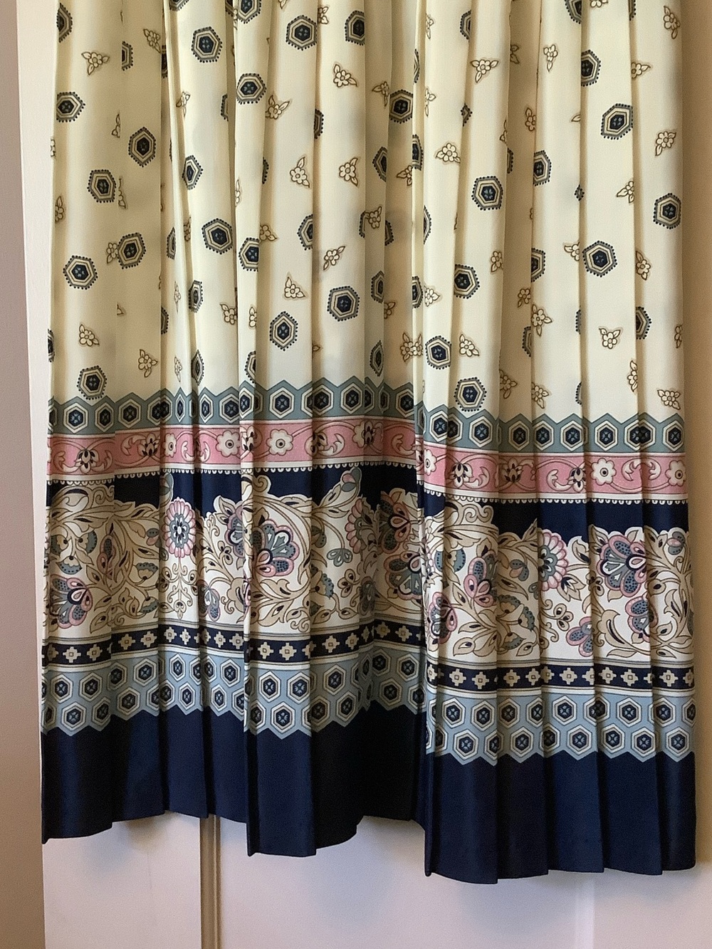 Vintage Retro Cream Printed Casual Midi Dress with Navy Trim - Picture 4 of 7